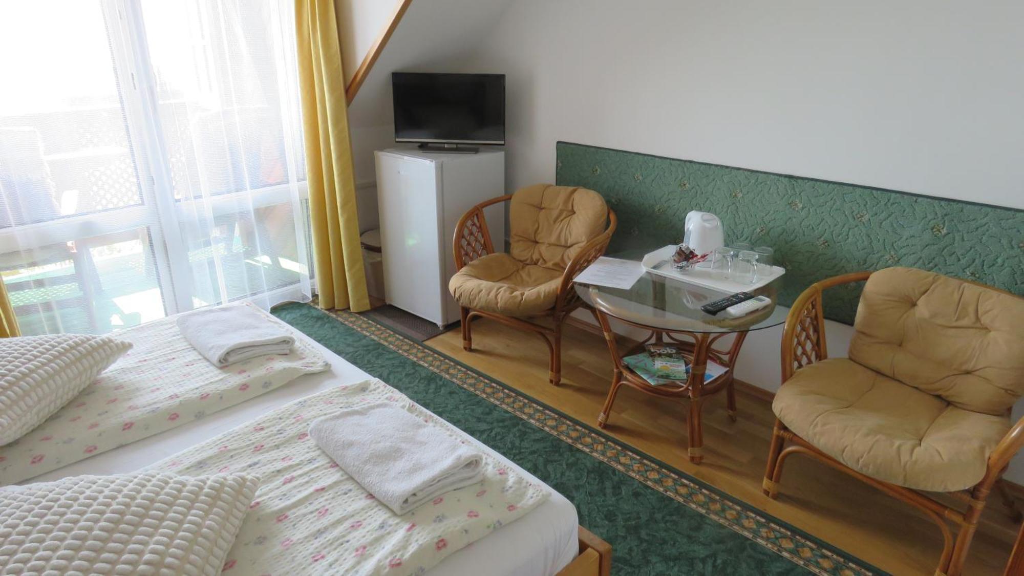 فندق Prima Porta Vendeghaz Balatonalmádi المظهر الخارجي الصورة